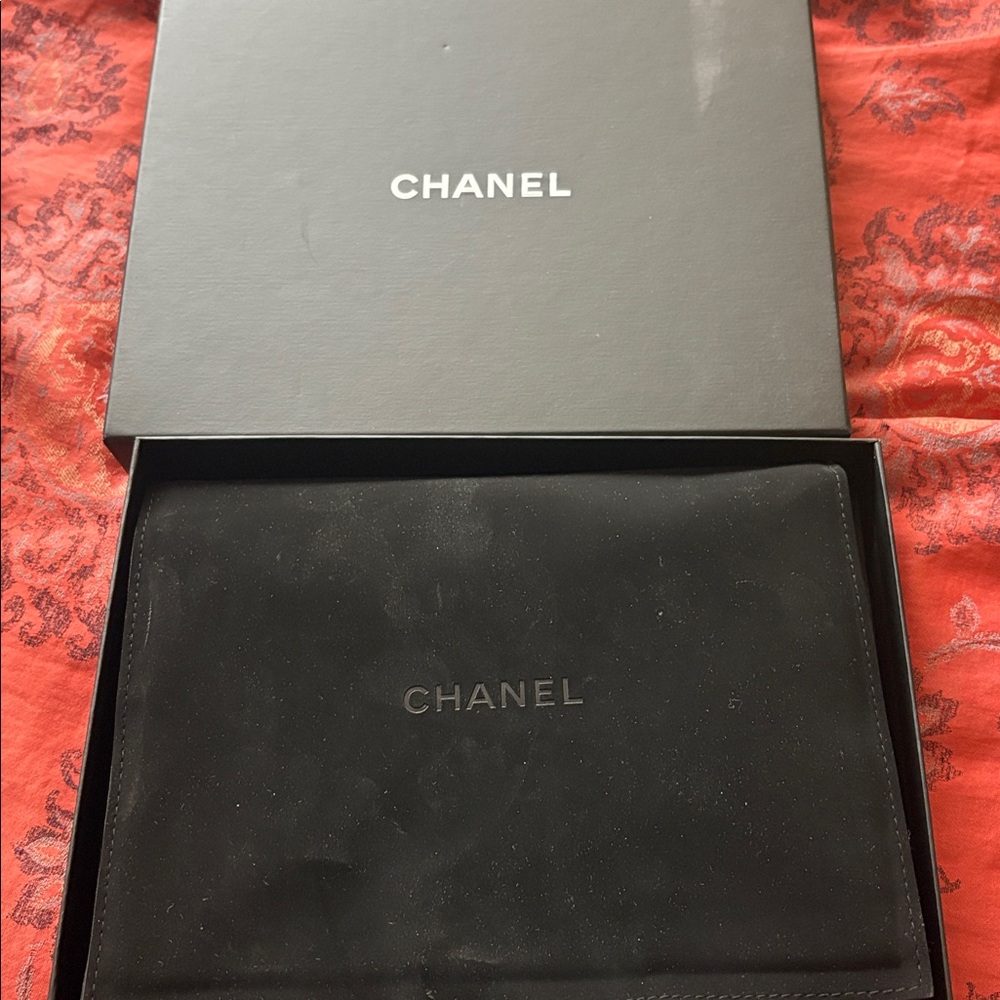 Chanel Black Pearl and Gold Necklace - Picture 4 of 4